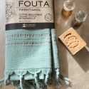 Fouta en coton biologique coloris JADE, tissée avec une face éponge, franges nouées à la main