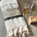 Fouta en coton biologique coloris MOONSTONE, tissée avec une face éponge, franges nouées à la main