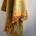 Fouta en coton biologique coloris SUNFLOWER. Tissage à plat et tissage nid d'abeille alternant rayures bicolores