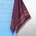 Fouta en coton biologique coloris VIOLET. Tissage à plat et tissage nid d'abeille alternant rayures bicolores