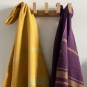 Fouta en coton biologique coloris VIOLET. Tissage à plat et tissage nid d'abeille alternant rayures bicolores