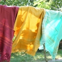 Fouta en coton biologique coloris TURKUAZ. Tissage à plat et tissage nid d'abeille alternant rayures bicolores