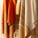 Fouta en coton biologique coloris Mandarine. Tissage jacquard nid d'abeilles 